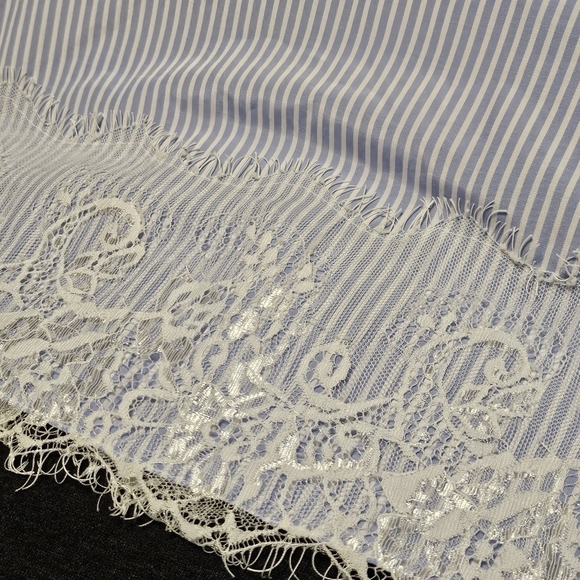 Elliott & Vine Stripped Lace Bell Sleeve Blouse 60% Cotton 40% Polyester Sz Unkn - Picture 8 of 11